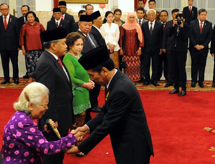 Presiden Anugerahkan Gelar Pahlawan Nasional pada Lima Tokoh Pejuang